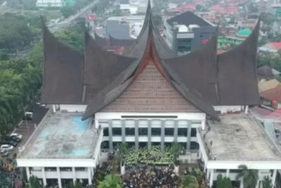 Fantastis! Pengadaan Baju Dinas 65 Anggota DPRD Sumbar Habiskan Biaya Nyaris Rp1 Miliar
