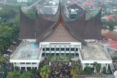 DPRD Sumbar Anggarkan Rp908 Juta untuk Baju Dinas, Satu Orang Habiskan Rp12 Juta