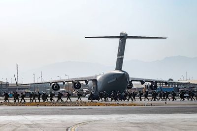 WHO Sebut Bantuan Medis ke Afghanistan Tertahan Akibat Penutupan Bandara Kabul