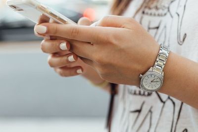 Psikolog Sebut Smartphone di Indonesia Jadi Ikon Gaya Hidup