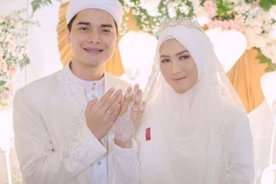 Henny Rahman Dipuji Usai Pamer Foto Cantik Pakai Gaun Pengantin saat Dinikahi Alvin Faiz