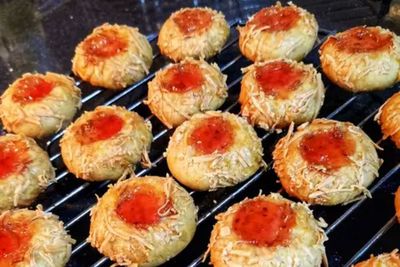 Ini Resep Mudah Membuat Thumbprint Strawberry Cookies