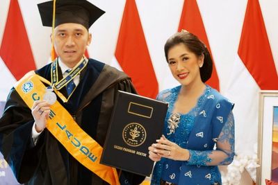 Edhie Yudhoyono Wisuda Doktor, Meraih Predikat Cumlaude