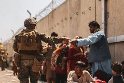 AS dan Sekutu Berebut Evakuasi Ribuan Orang dari Afghanistan, Penduduk Terancam Kelaparan
