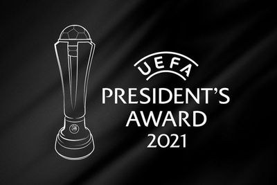 Simon Kjaer & Staf Medis Denmark Terima Penghargaan Presiden UEFA, Eriksen:Terima Kasih