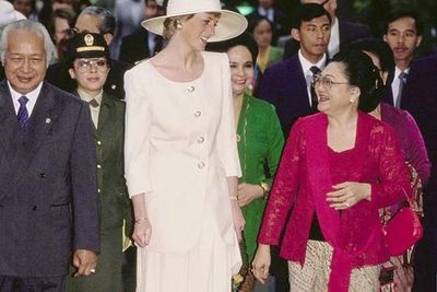 Potret Lawas Putri Diana saat Berkunjung ke Indonesia, Netizen Salfok ke Ibu Tien Soeharto