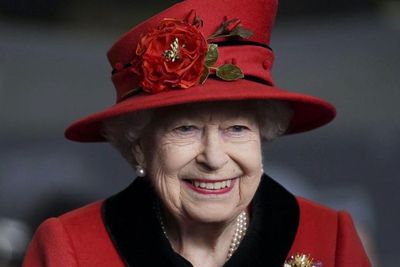 Bisik-bisik Staf Istana Buckingham, Ratu Elizabeth Disebut-sebut Fans West Ham