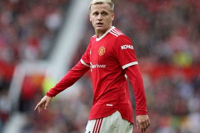 Berbatov Sarankan Donny van de Beek Tinggalkan MU