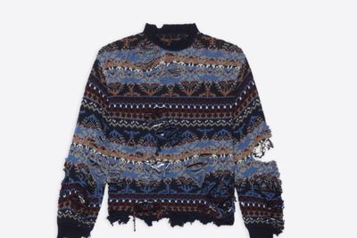 Gila! Sweater Robek Balenciaga Dijual Rp24 Juta Hanya untuk Terlihat Miskin