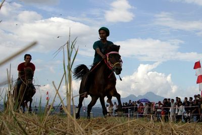 FOTO: Lomba Pacuan Kuda Tradisional di Maros