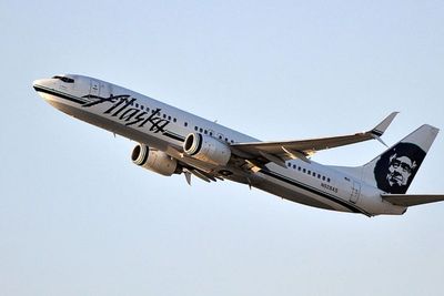 Handphone Penumpang Terbakar, Penerbangan Alaska Airlines Dievakuasi Pertugas AS