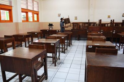 Jelang PTM, Anies Pastikan 85 Persen Guru di Jakarta Telah Divaksinasi
