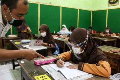 FOTO: Uji Coba Pembelajaran Tatap Muka di Sidoarjo