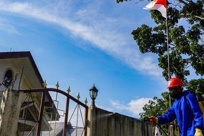 FOTO: Penyemprotan Disinfektan Rumah Ibadah di Jayapura