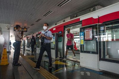 FOTO: Operasional LRT Jakarta