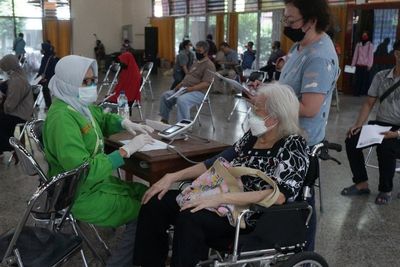 Angka Harapan Hidup Laki-laki Indonesia Menurun, Jumlah Lansia Perempuan Jadi Meningkat