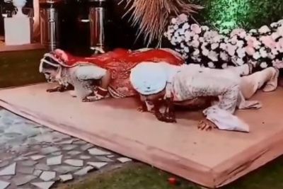Viral Video Dua Pengantin Lakukan Ritual dengan Push-up Meski Pakai Busana Pernikahan
