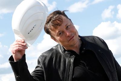 Kini Giliran Elon Musk yang Sindir Jeff Bezos, Disebut Cuma Bisa Kritik Perusahaannya