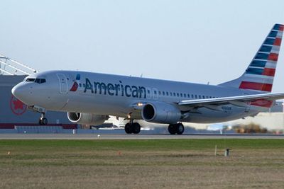 COVID-19 Melonjak, American Airlines Tak Lagi Sajikan Alkohol Hingga 2022!