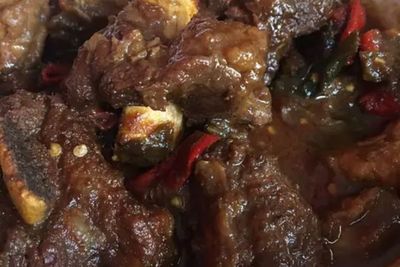 Pagi Ini Makan Iga Sapi Masak Cabe Yuk? Begini Cara Membuatnya di Rumah