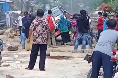 Asik Diberi Janji Manis Rehab Jalan dari Pemerintah, Warga Rusak Mobil Dinas di Sultra