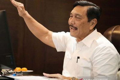 Luhut Sebut Pemerintah Perpanjang Operasional Mal Hingga Pukul 21.00 Malam