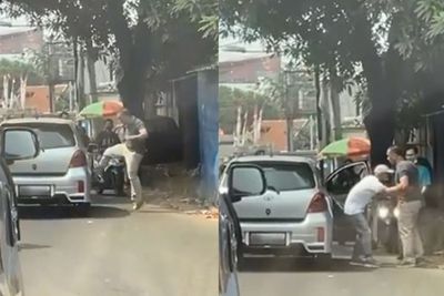 Bikin Ambulans Tak Bisa Lewat, Pengemudi Diamuk Warga Hingga Spion Mobilnya Tercampak