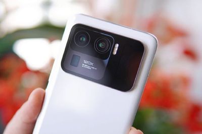 Smartphone Xiaomi 12 Dirumorkan Miliki Setup 3 Kamera 50MP dan Periscope 5x