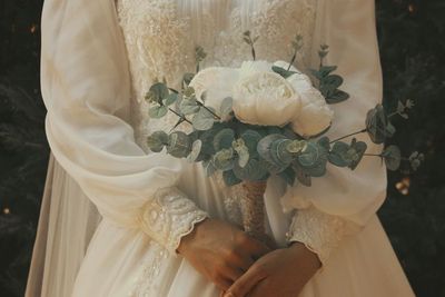 Sedih, Wanita Ini Pakai Baju Pengantin ke Pemakaman Tunangannya, Gagal Menikah!