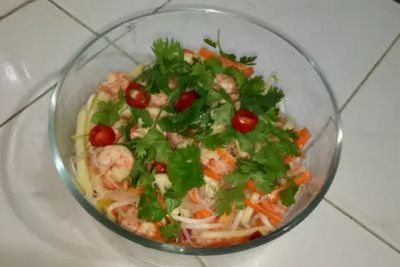 Siang Ini Bikin Selada Udang dan Mangga Muda Yuk!