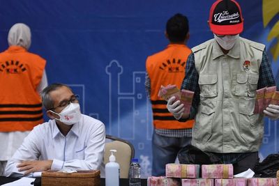 Jadi Maling, Bupati Probolinggo dan Suami Resmi Ditetapkan Jadi Tersangka KPK