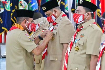 Terima Penghargaan Lencana Darma Bakti dari Gubsu, Bobby: Pramuka Harus Beradaptasi