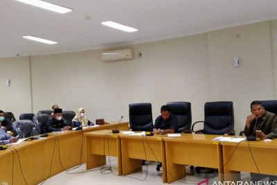 DPRD Kampar Kritik Bupati yang Kuasai 5 Mobil Dinas