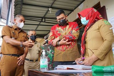 Tinjau Vaksinasi, Walkot Bobby: Vaksinasi Akan Dipusatkan di Puskesmas
