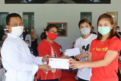 Usai Raih Medali Emas Olimpiade, Greysia Arpiyani Syukuran Bersama Karyawan PBSI
