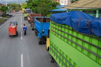 FOTO: Antrean Panjang Solar di SPBU Palu