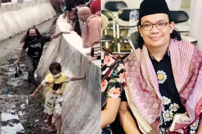 Aksi Jokowi Bagi-bagi Kaos Bikin Warga Masuk Got, Gus Nadir: Ada Cara yang Lebih Santun