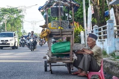 Tak Ingin Menyusahkan Orang Lain, Kakek Ini Tetap Berjualan di Usia 91 Tahun