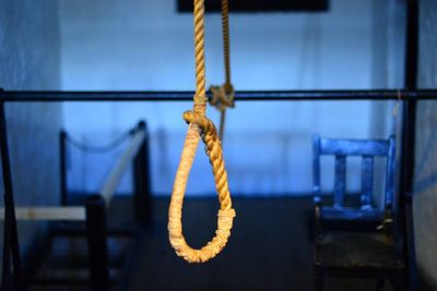Pria Ini Ditemukan Tewas Gantung Diri di Kandang Rusa, Diduga Terlilit Utang Pinjol