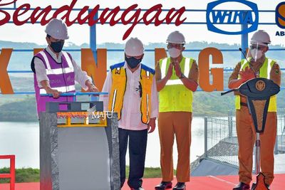 FOTO: Presiden Joko Widodo Resmikan Bendungan Kuningan