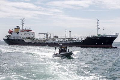 FOTO: TNI AL Tangkap Kapal Tanker MT Zodiac Star di Perairan Batam