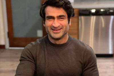 Kumail Nanjiani Masih Belum Mengakui Bahwa Dirinya Adalah Superhero