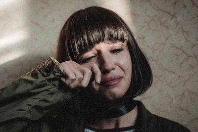 5 Zodiak Paling Melankolis, Bisa Nangis Gegara Nonton Iklan