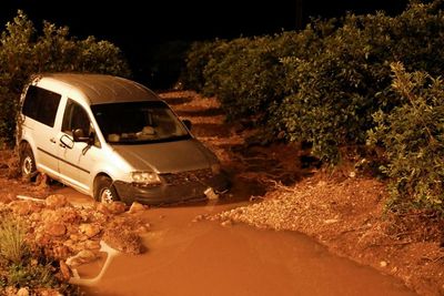 Banjir di Spanyol Menyebabkan Aliran Listrik dan Layanan Kereta Api Terputus