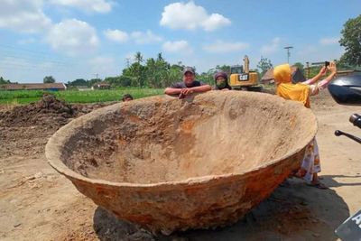 Geger Benda Mirip Wajan Raksasa di Bantul, Warga Langsung Berebut Selfie