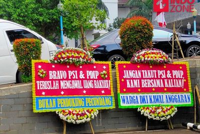 Terkejut Banyak Karangan Bunga Soal Interpelasi Anies, PDIP: Enggak Tahu Siapa yang Kirim