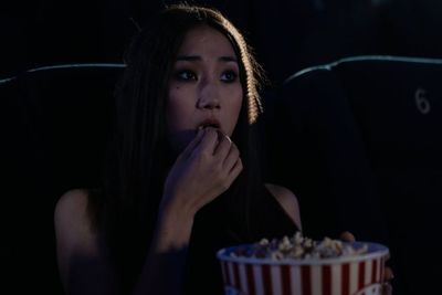 Zodiak yang Suka Nangis Bombay Kalau Nonton Film