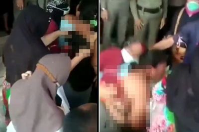 Duh! Pedagang Wanita Ini Nekat Buka Baju Gegara Protesnya Diabaikan