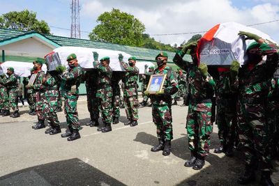 FOTO: Pemberangkatan Jenazah Prajurit TNI di Papua Barat