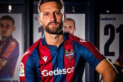 Kontrak Habis di Schalke, Shkodran Mustafi Resmi Gabung Levante